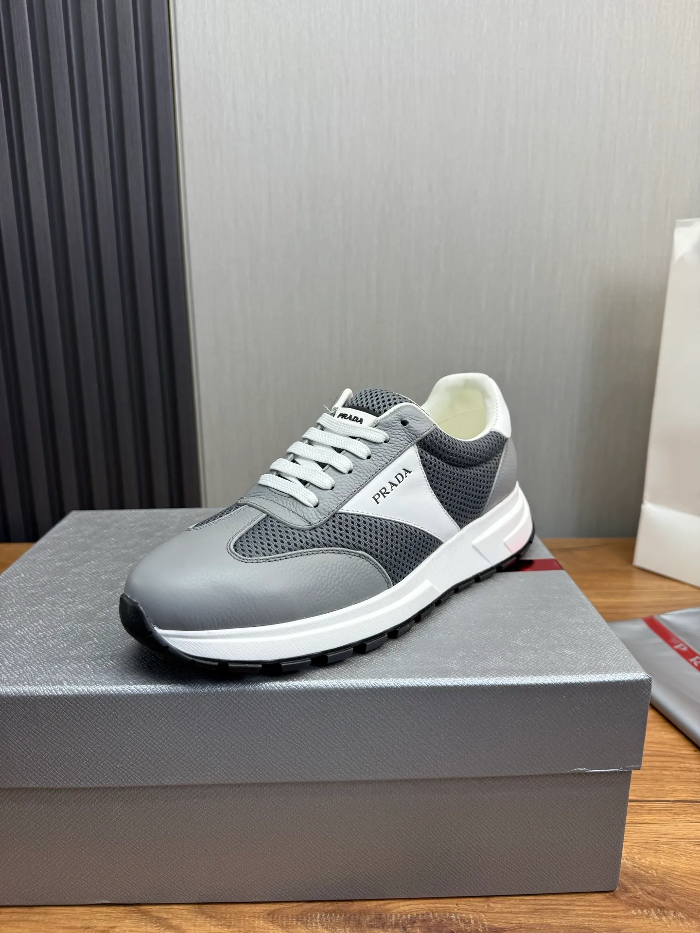 Men's shoes 💰560💰 [PRADA] Hot-selling men's shoes shipped 👏Official website synchronized ⬆️ Original cowhide fabric + cowhide lining, cowhide feet 🐮 1:1 shipment ✔️Original original bottom, 38-45 (45. Customized, non-refundable)